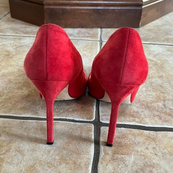 Manolo Blahnik Suede Leather Pumps. - Picture 5 of 11